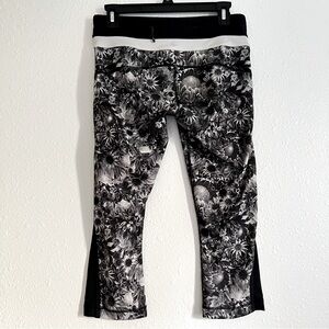 Lululemon Up the Pace Flowabunga Black White Sunflower Floral Crop Legging S 6